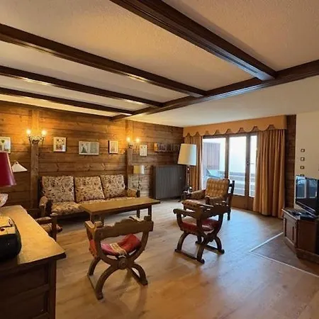 Apartment Rouet 12 *